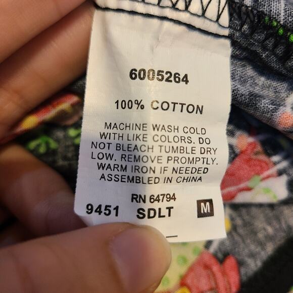 Peaches uniform medium women's Christmas frog scrub top - Picture 5 of 7